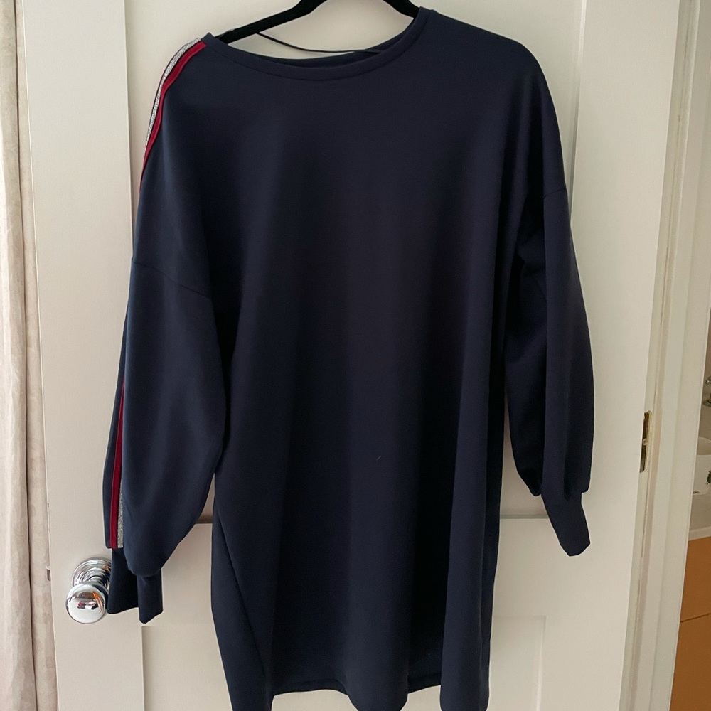 Sweatshirt dress with red and silver lining